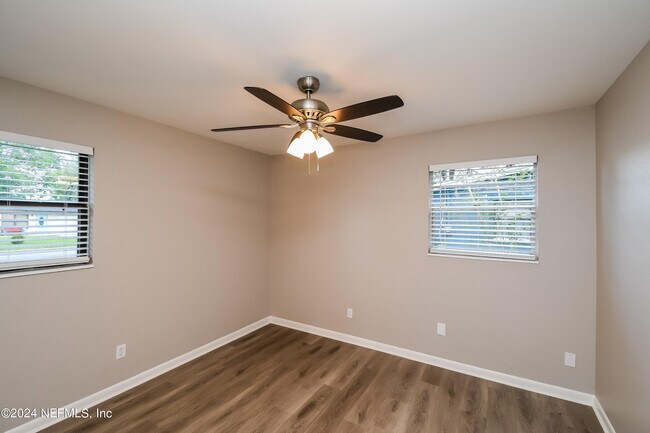 Building Photo - 2436 Lourdes Dr W