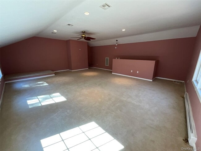 Building Photo - 80 Old Quaker Hill Rd