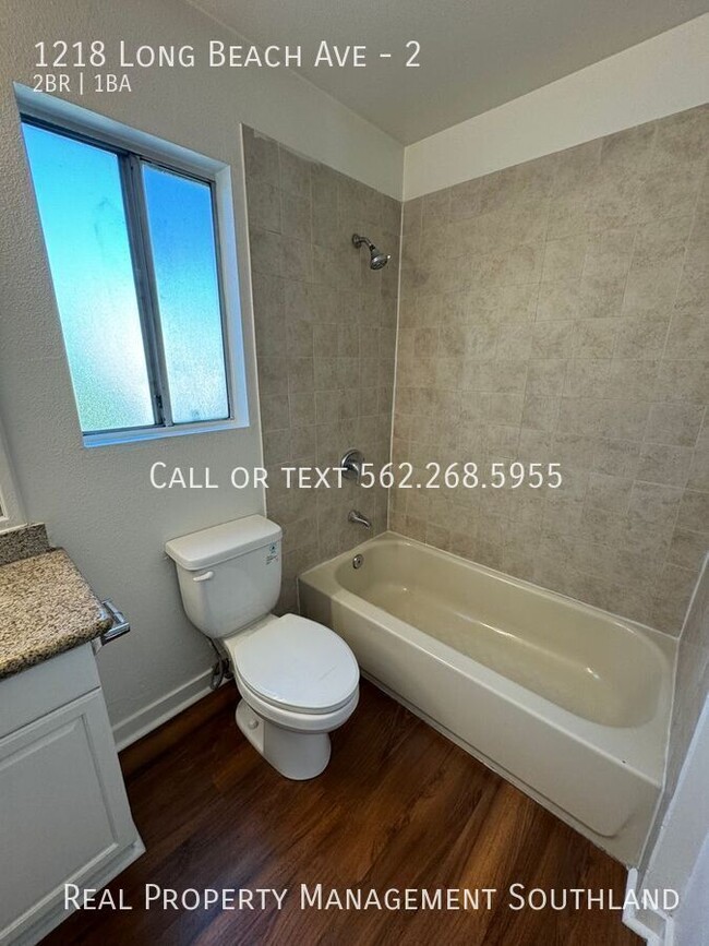 Building Photo - Beautifully Renovated 1 Bed / 1 Bath Apart...