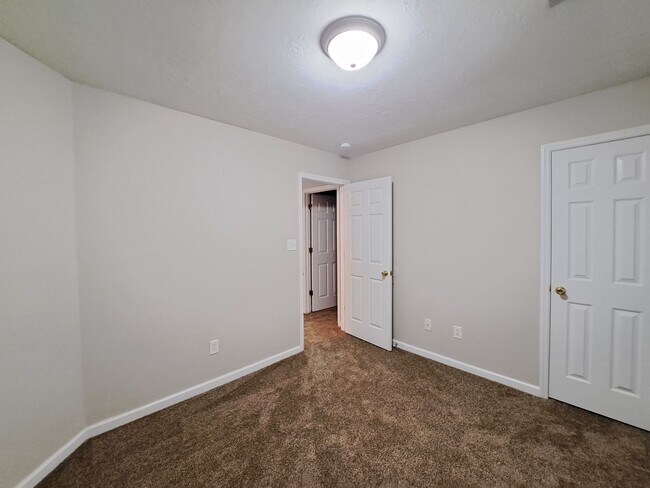 Building Photo - 7607 Pleasantville Way