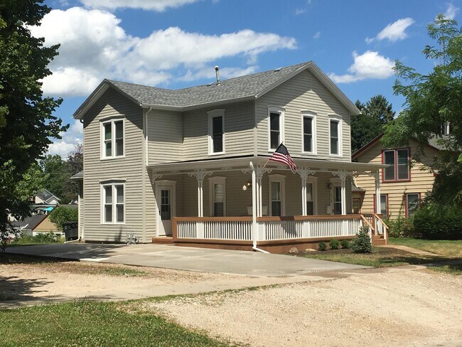 Primary Photo - 619 Water St