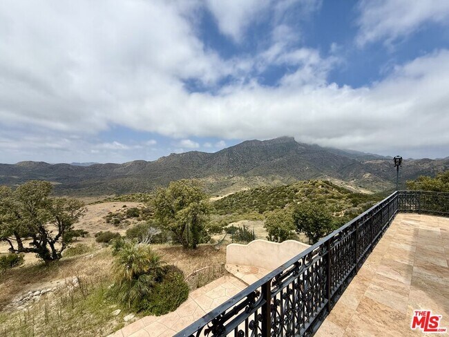 Building Photo - 10827 Pacific View Dr