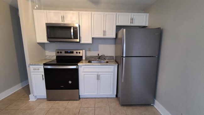 Building Photo - Unit 206