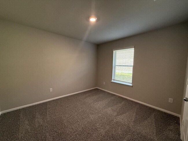 Building Photo - 421 Blanco Dr