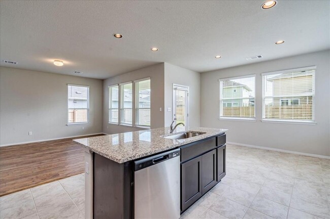 Building Photo - 116 White Dunes Dr