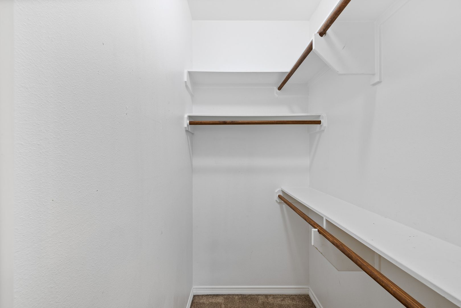 Building Photo - Lakeridge 4 bed/4bath August 2026 Move In! On Bus Route!