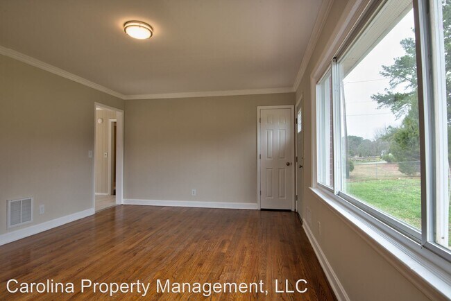 Building Photo - 3 br, 1.5 bath House - 2535 Hickory Grove Rd
