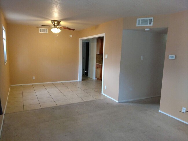 Building Photo - 2610 Azalea.  PROSPECTIVE TENANTS MUST SUBMIT A $58 NON-REFUNDABLE APPLICATION FEE PER APPLICANT ...