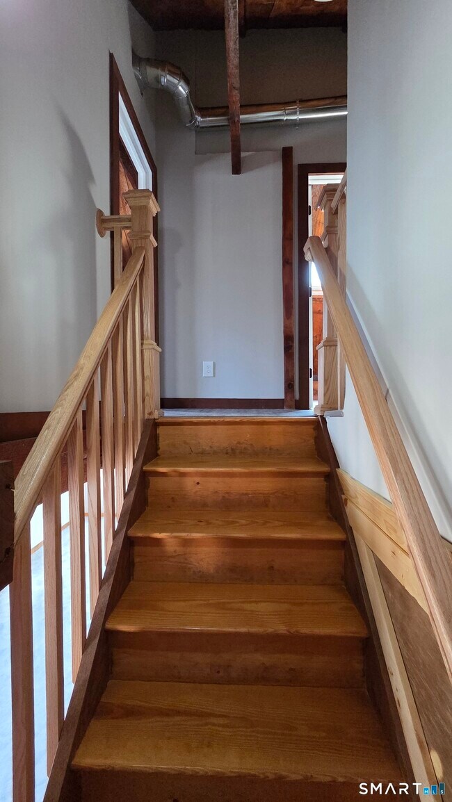 Building Photo - 5 Morris Rd