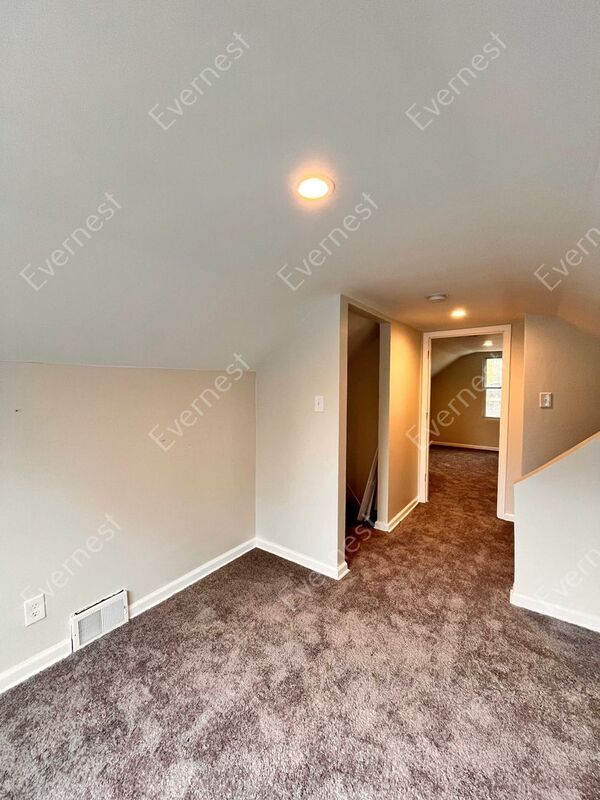 Building Photo - 11520 Maxwell Ave