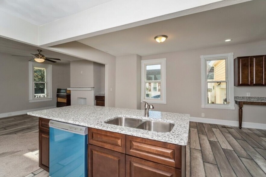 Building Photo - 3027 Grandy Ave