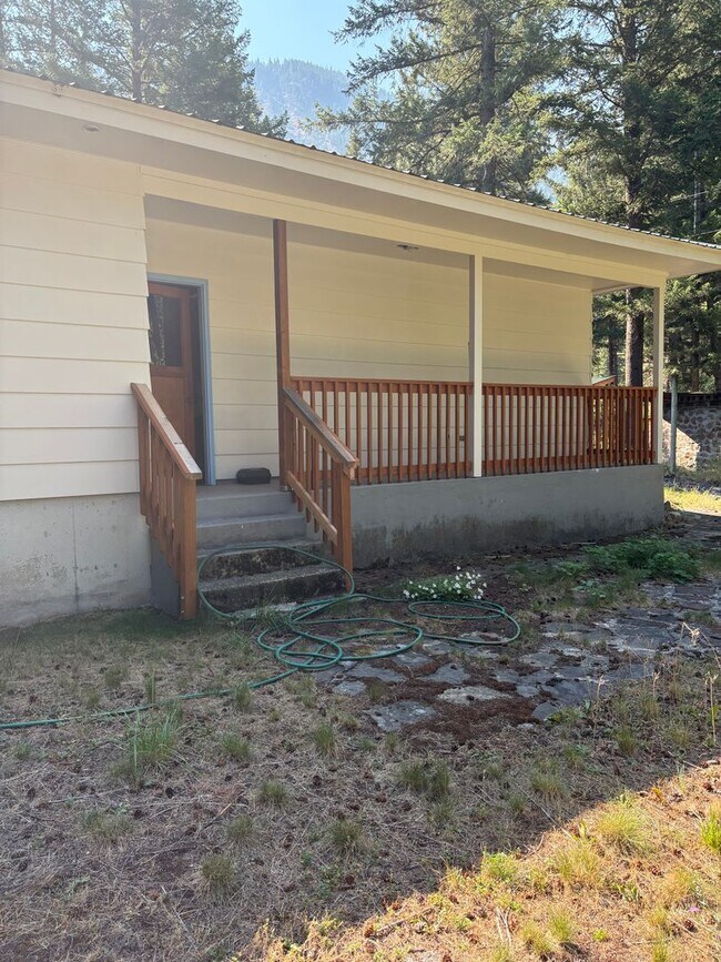 Building Photo - 3029 River Bend Dr