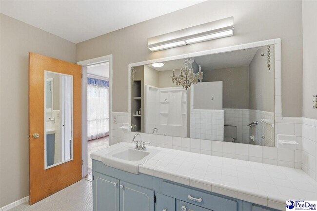 Building Photo - 2218 N Douglas St