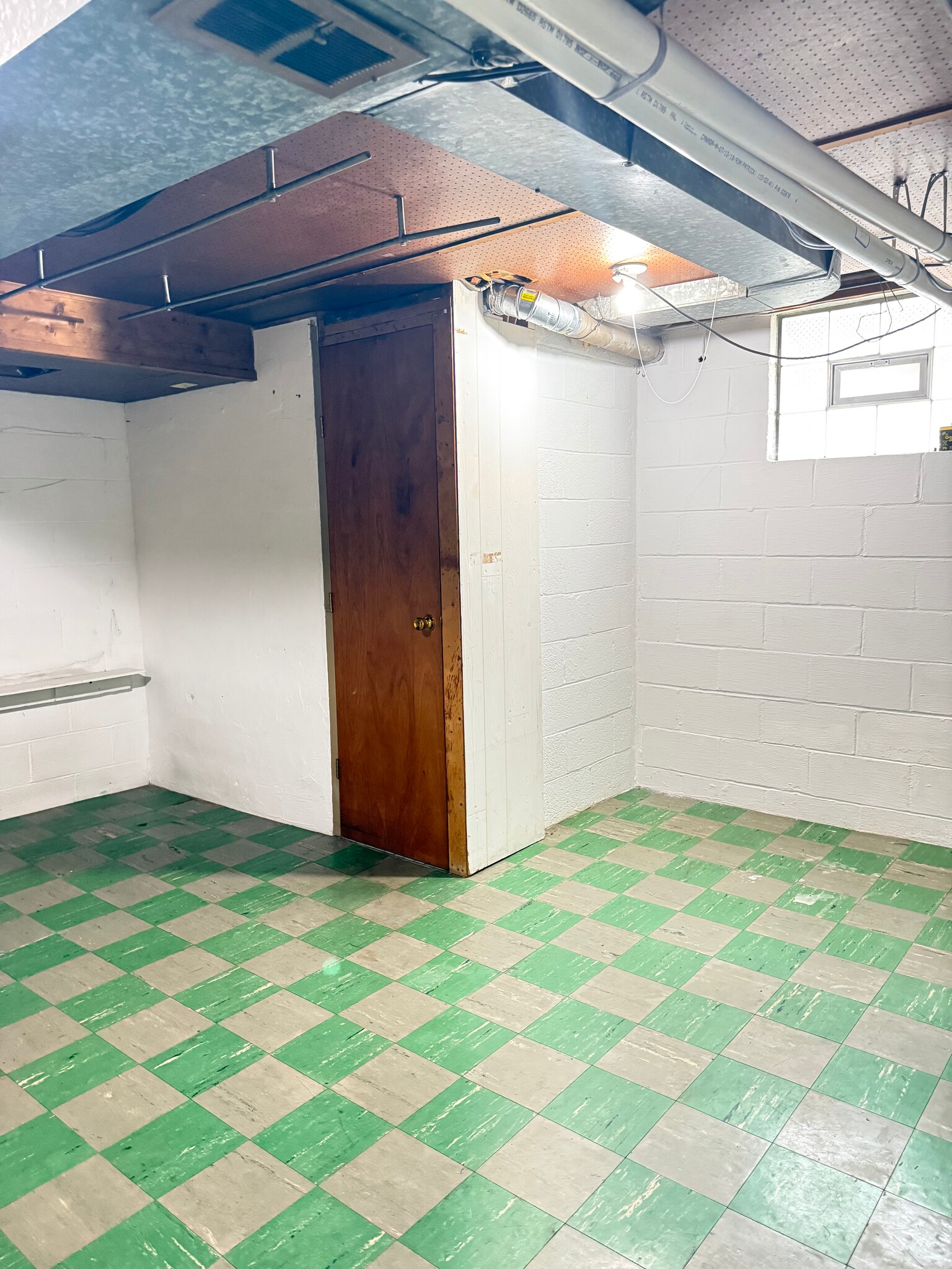 Storage - 932 Lebanon Ave