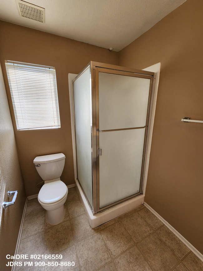 Building Photo - Price Lowered! Ontario 2 bedroom Townhouse