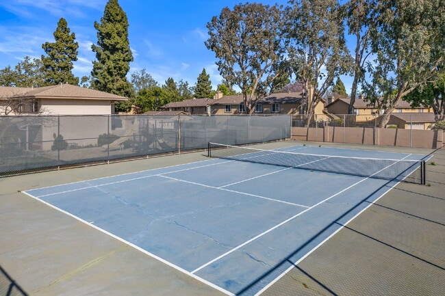 Building Photo - 4 Bedroom Condo for Rent in Ventura!