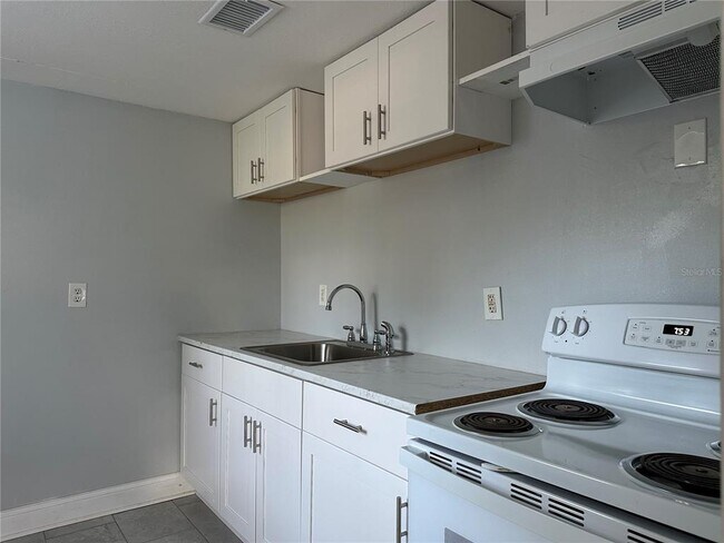 Building Photo - 461 89th Ave N