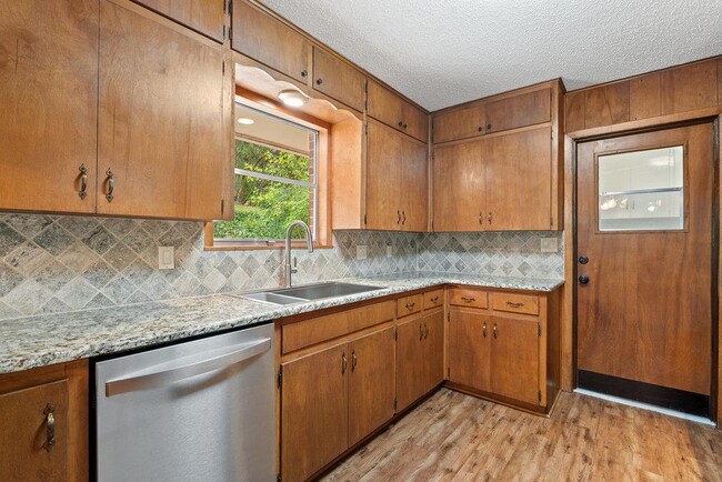 Building Photo - 1601 Cliffside Dr