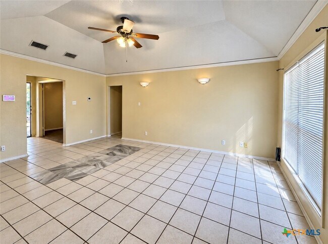 Building Photo - 2204 Lazy Ridge Dr