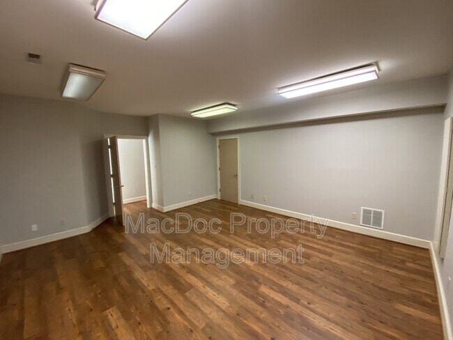 Building Photo - 11225 N Club Dr