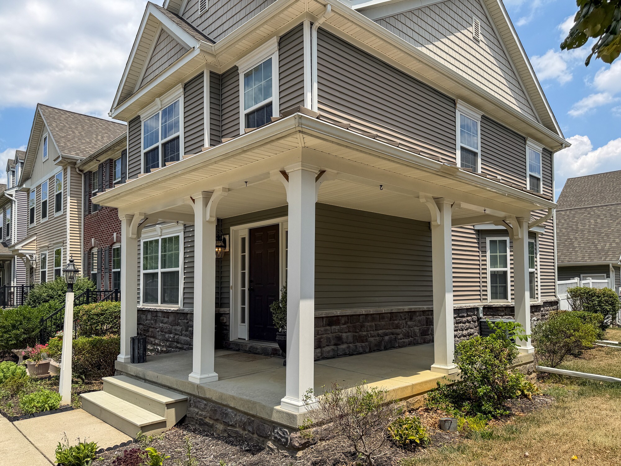 Building Photo - 900 Cadwell Ln
