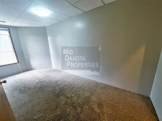 Building Photo - 420 E 6th Ave