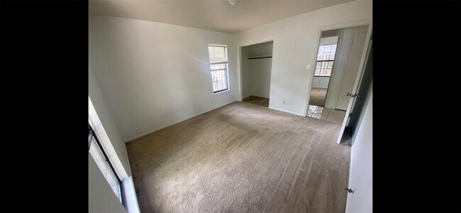 Building Photo - 3200 Locke Ln