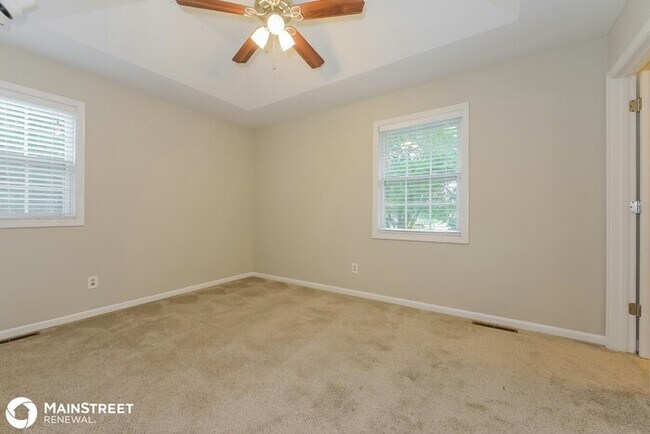 Building Photo - 1437 S Tomahawk Dr, Olathe, KS 66062