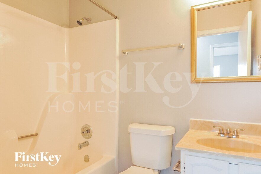 Building Photo - 37 Westbrook Dr