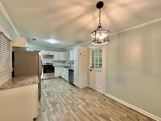 Building Photo - Updated 3-Bedroom Home Near TJC & Medical District!