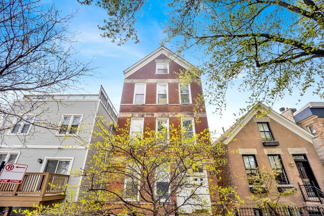 Building Photo - 1903 W Dickens Ave