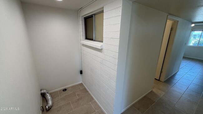 Building Photo - 10606 W Oakmont Dr