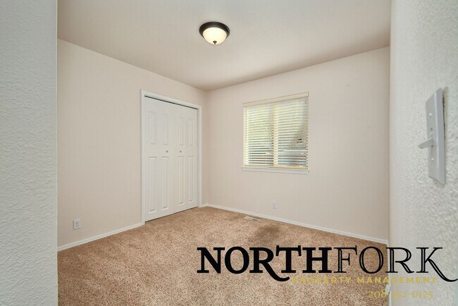 Building Photo - Welcome to a beautifully maintained home in one of Eagle’s most desirable neighborhoods