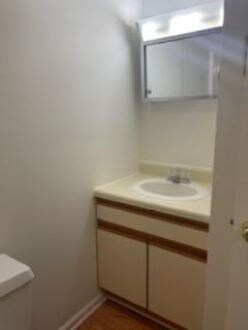 Building Photo - 1136 Robin Hood Ct