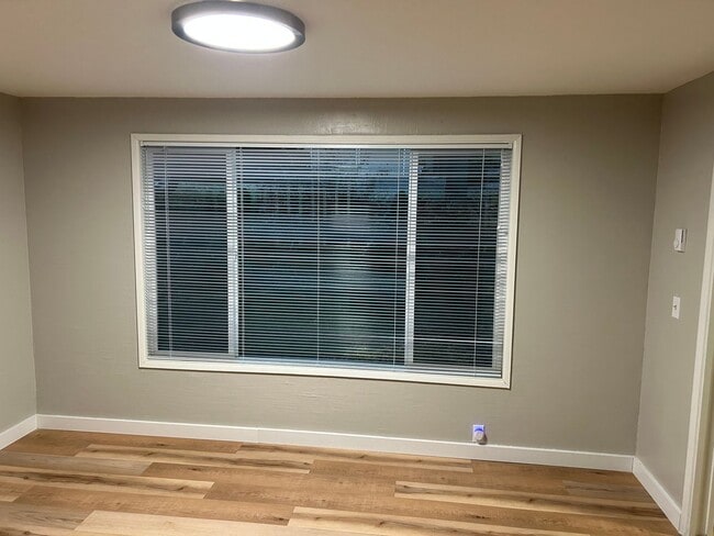 Building Photo - Lovely South Hills home, 4BD/3BA, Available early June!