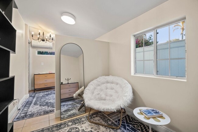 Building Photo - Ventura | Pierpont | 4 Bedroom + 3 Bathroom