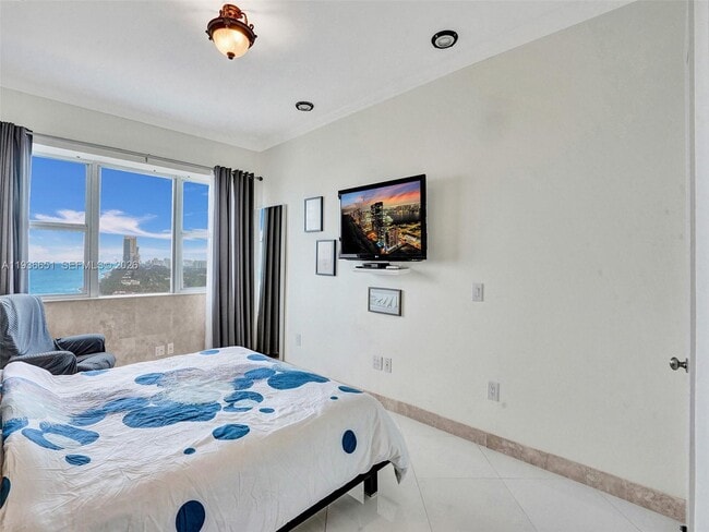 Building Photo - 3180 S Ocean Dr