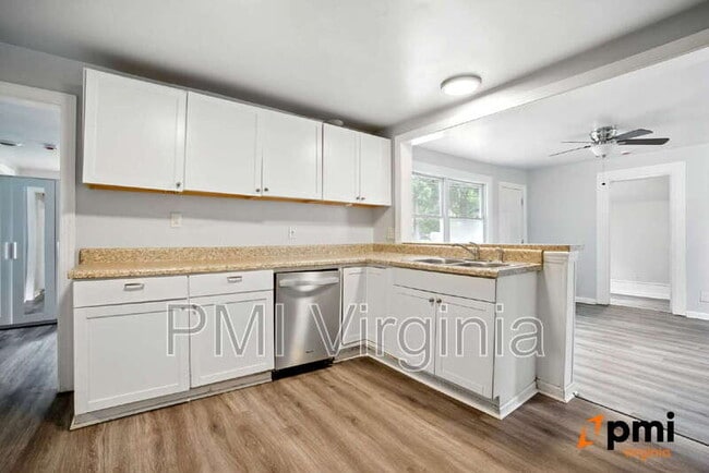 Building Photo - 2727 Jamestown Ave