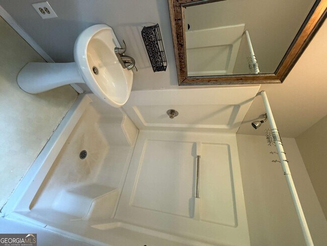 Building Photo - 3155 Oak Dr