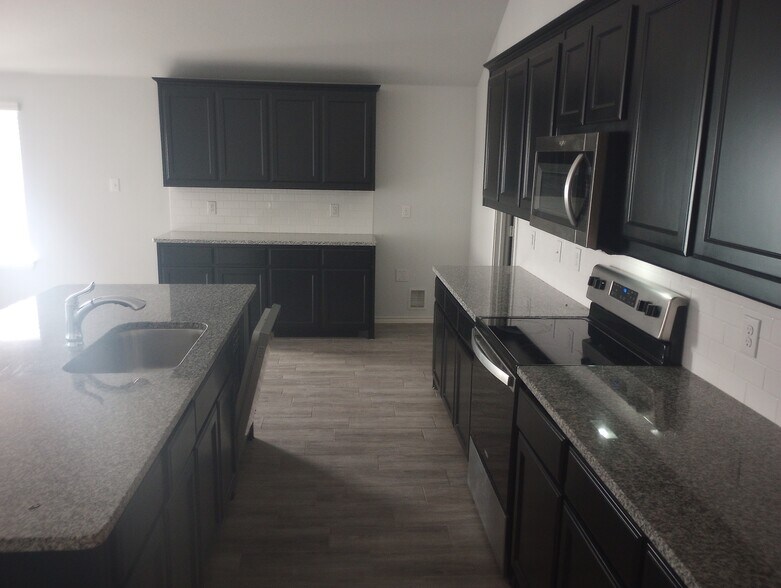 Building Photo - 10128 Boxelder Dr