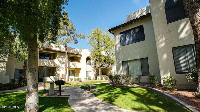 Building Photo - 750 E Northern Ave