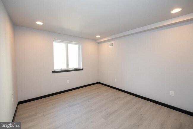 Building Photo - 1512 S Beulah St
