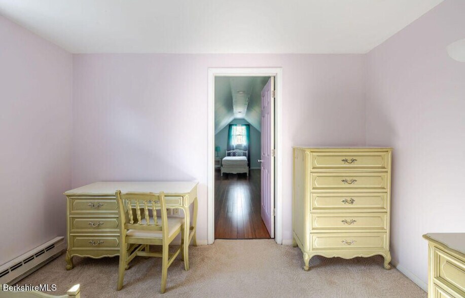 Building Photo - 230 Middle Rd