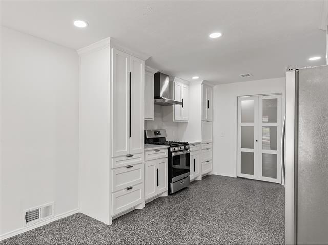 Building Photo - 7605 Meadow Oaks Dr