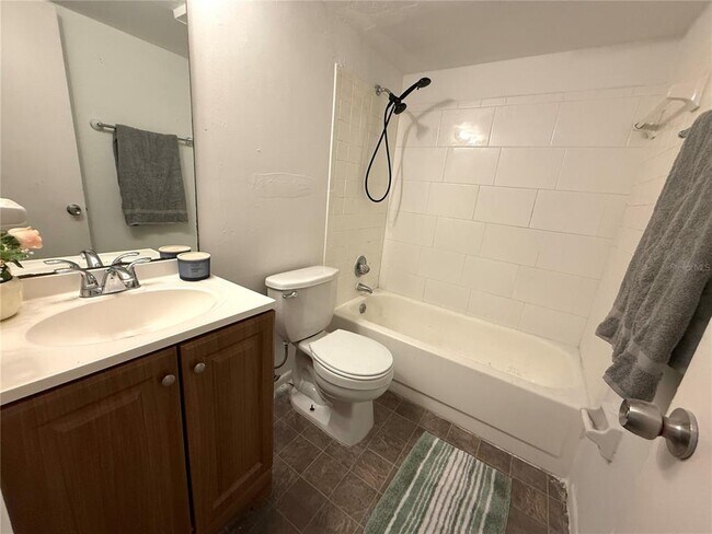 Building Photo - 421 SW 67th Terrace