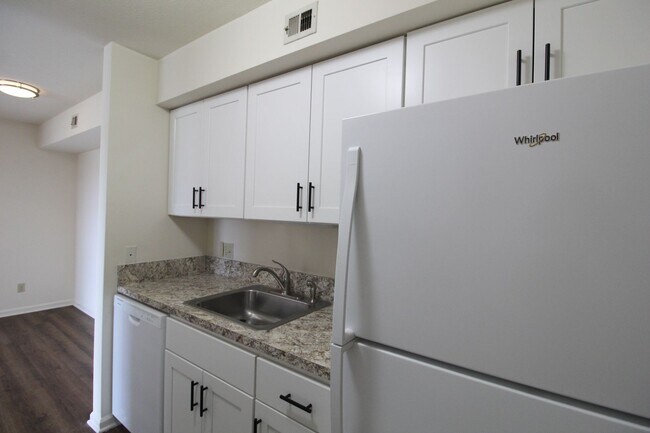 Building Photo - 1116 Blue Ridge Dr