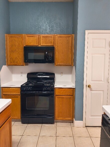 Building Photo - 1419 Vanderbilt Ln