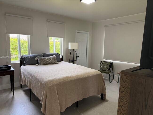 Building Photo - 20111 Gulfstream Rd