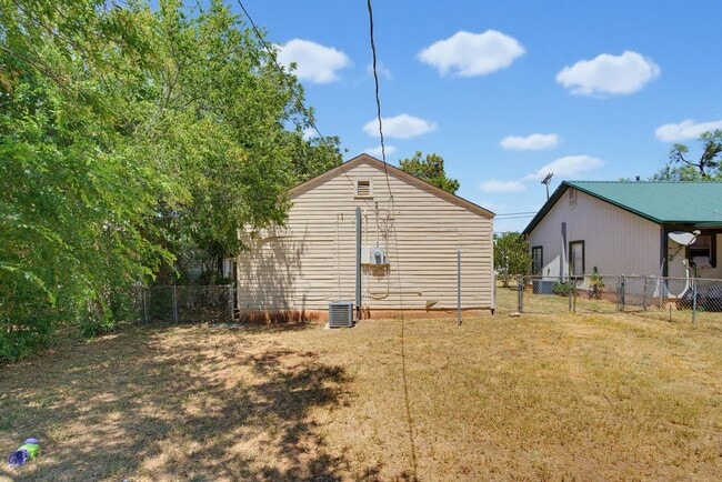 Building Photo - 2717 S 11th St
