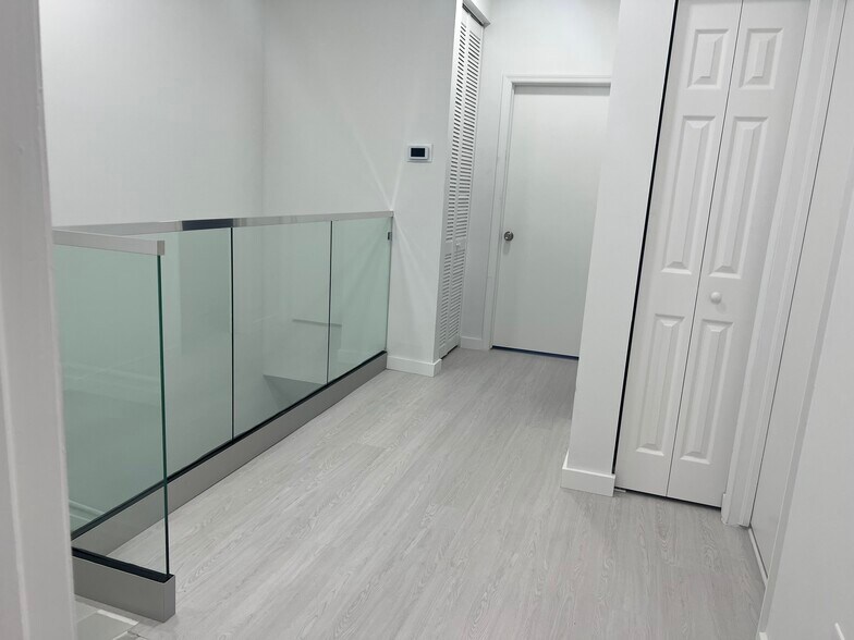 Building Photo - 4934 White Mangrove Way E